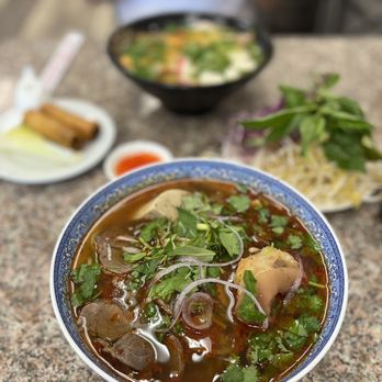 Bún Bò Huế Gia Truyền