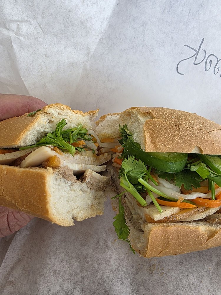 Bánh Mì Đặc Biệt