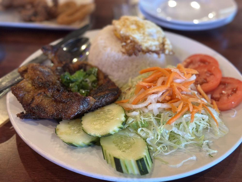 Cớm Tấm Heo Nướng