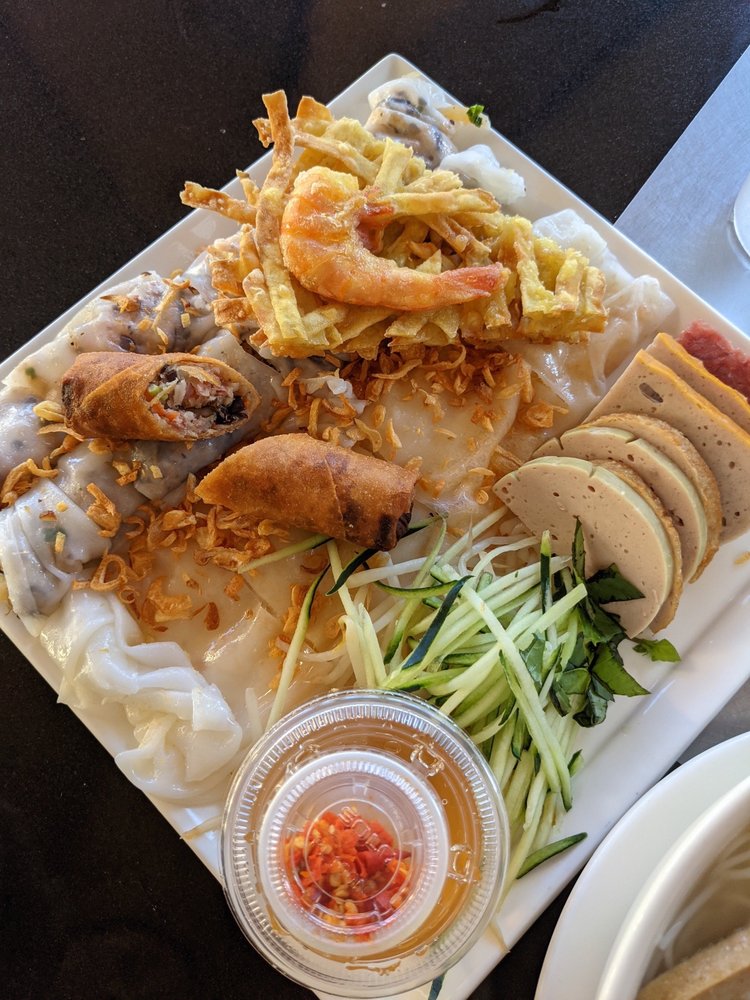 Bánh Cuốn Chả lụa tôm