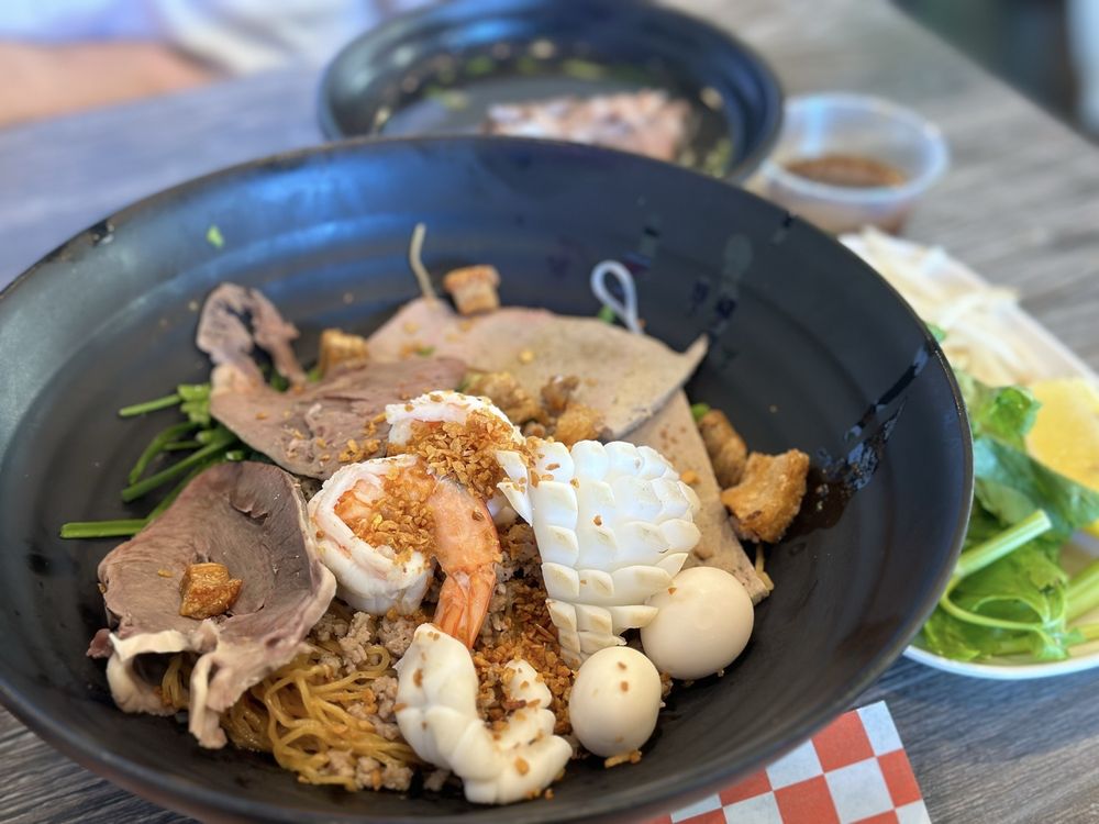 Hủ Tiếu Xá Xíu Trứng Cút