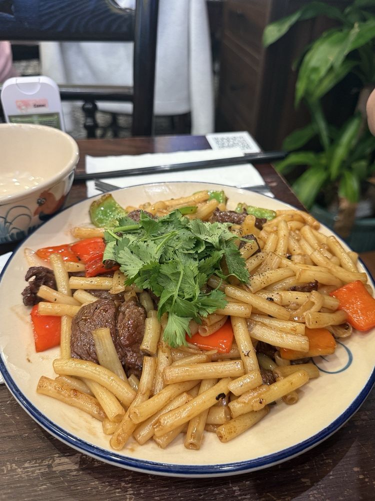 Nui Xào Bò Lúc Lắc