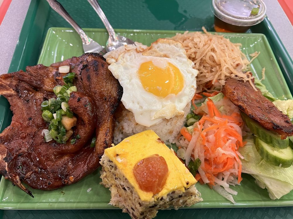 Cớm Tấm Sườn Bò Bì