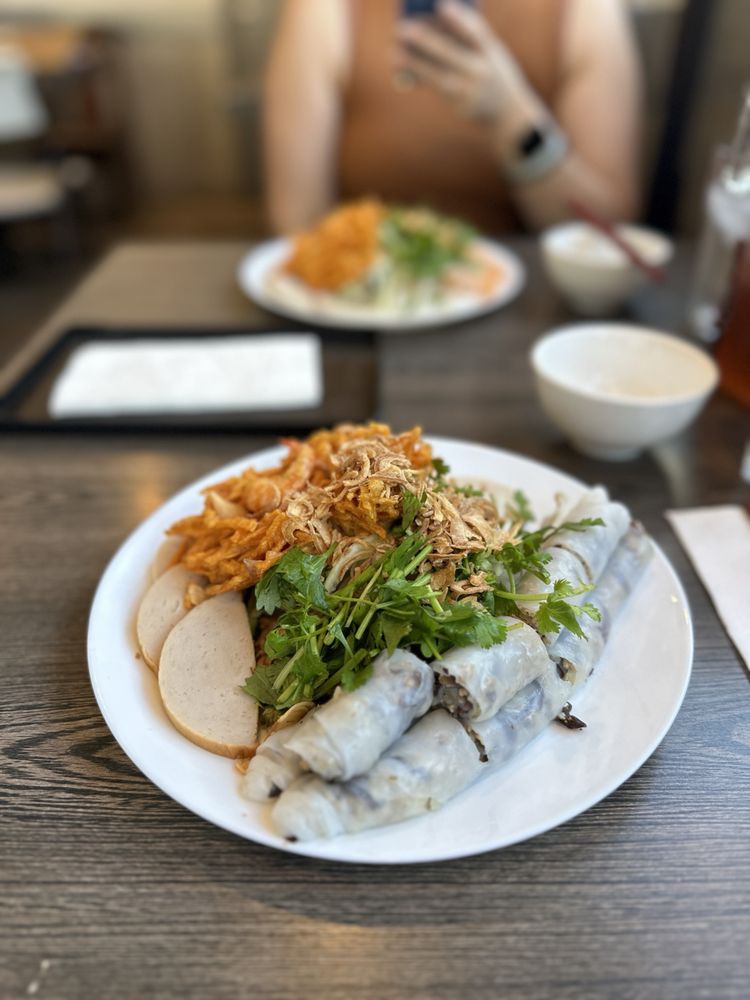 Bánh Cuốn Thịt 
