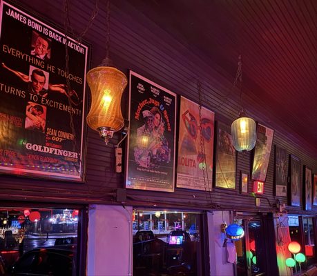 Cosmo's Bar & Lounge