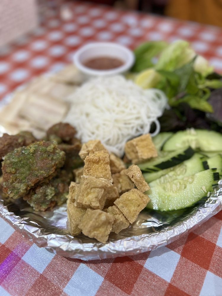 Hu Tieu Mi La Cay Cho Lon