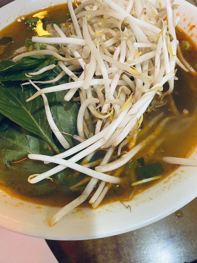 Anh Hong Pho & Cafe