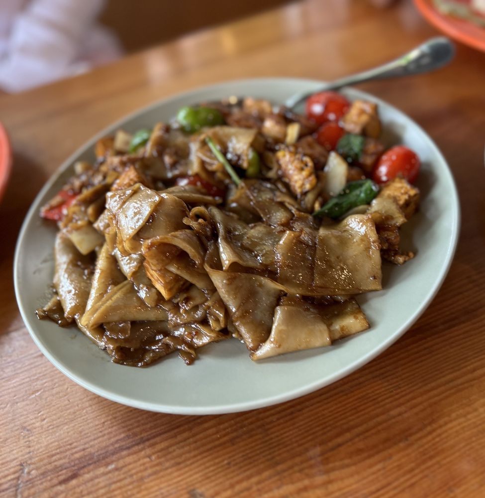 NOM NOM Restaurant & Grill