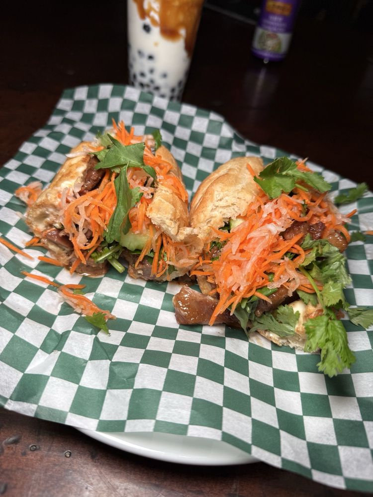 Hello Vietnam Pho & Roll