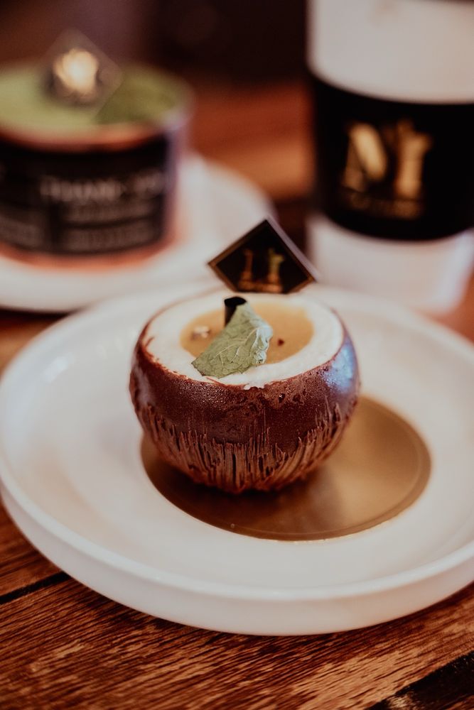 La Luna Tea and Dessert Bar