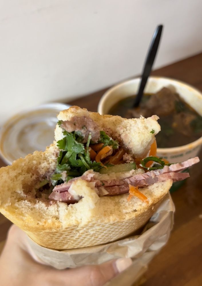 Banh Mi & Ti