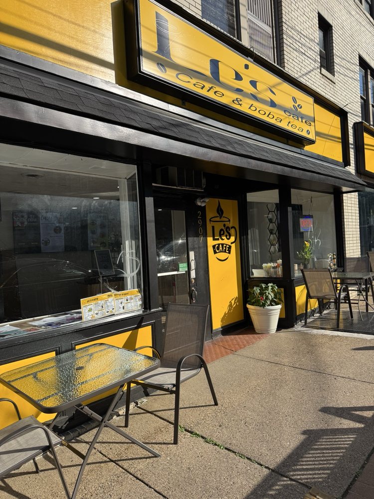 Le's Cafe and Boba Tea