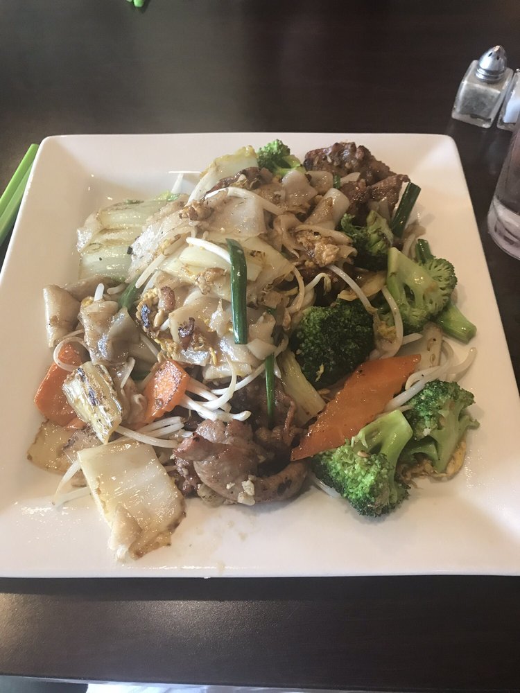 Ht5. Pan Fried Flat Noodles Deluxe / Hu Tiue Ap Chao