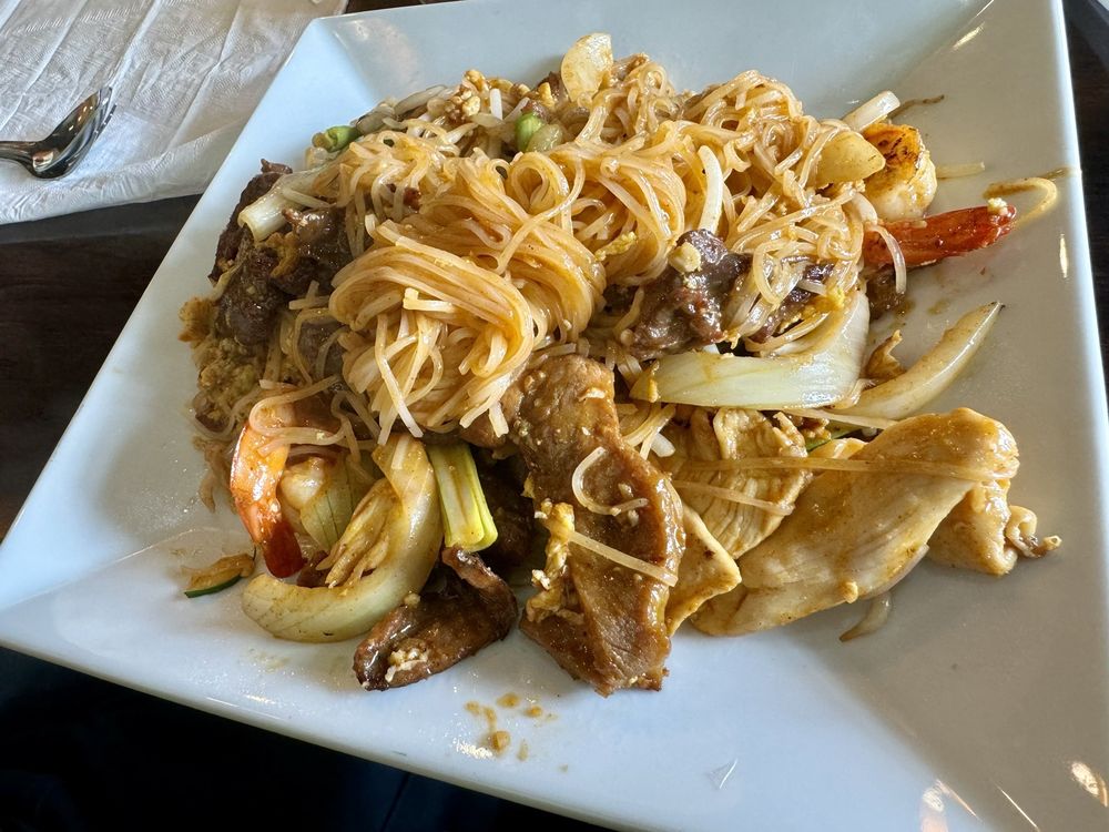 Ht6. Curry Pad Thai Noodles / Pho Cari Xao