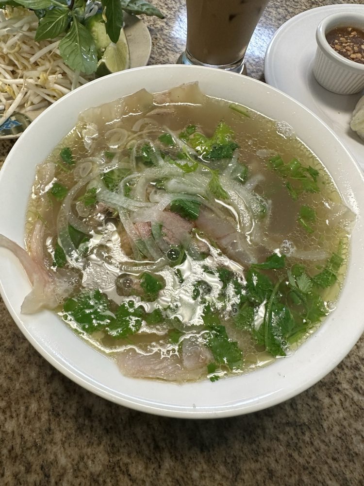 Round Steak, Flank, Tendon and Tripe Soup