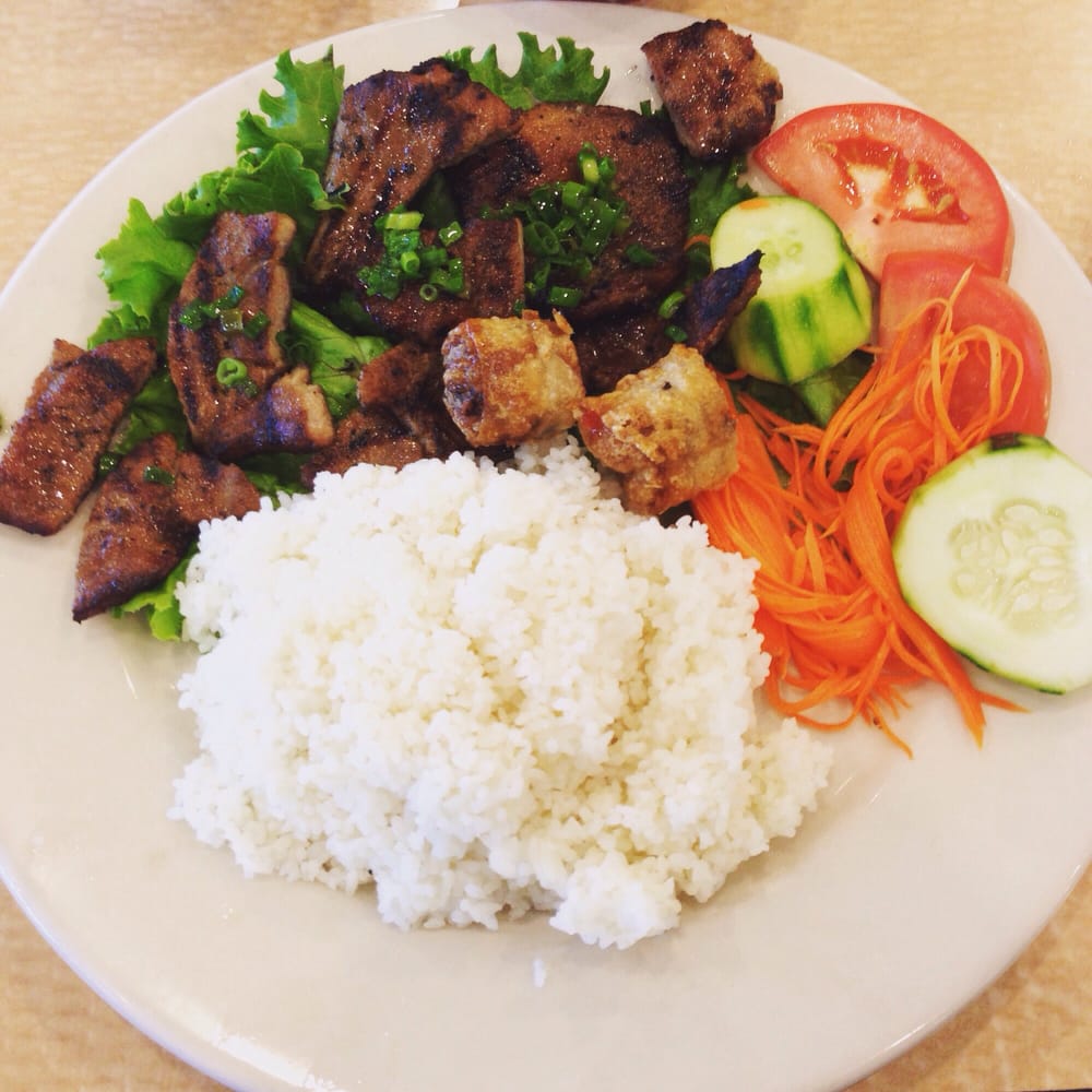 Com Thit Heo Kho Nuoc Dua Tuoi Dua Gia