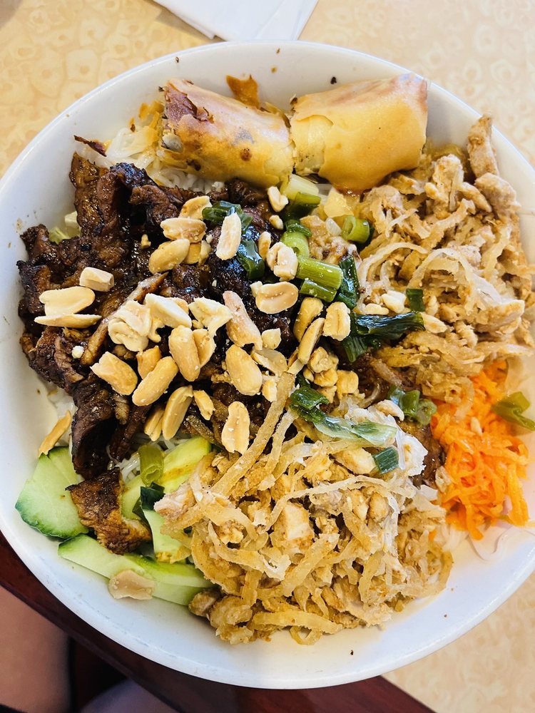 Com Bi Suon Nuong Cha Gio