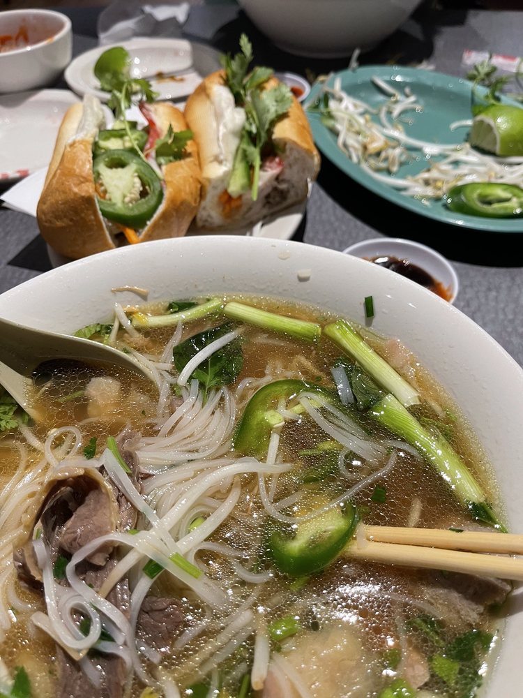 14. Pho Dac Biet Pasteur (EXTRA LARGE)