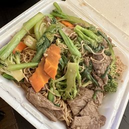 Stir Fried Egg Noodle with Beef / Mì Xào Bò