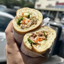 Banh Mi Heo Quay