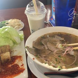 Round Eye Pho
