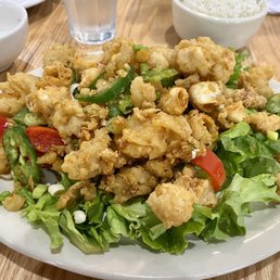 Muc Rang Muoi - Fried Calamari