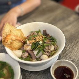 Mì Vịt Tiềm/ Steamed Duck Leg with Egg Noodle