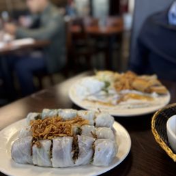 Grilled Pork and Veggies Rice Paper Roll / Bánh Cuốn Thịt Nướng 3 Cuon