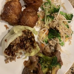 Queen's Chicken Lettuce Wraps 雞松生菜包