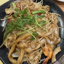 Stir Fried Rice Noodle W/ Special Combo & Vegetables - Hu Tieu Xao Dac Biet