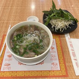 Pho W/ Rare Steak and Well Done Brisket - Tai Chin