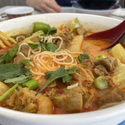 Chicken Curry With Noodle/ Bún Cari Gà