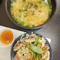 Bún Vịt Xáo Măng Gỏi