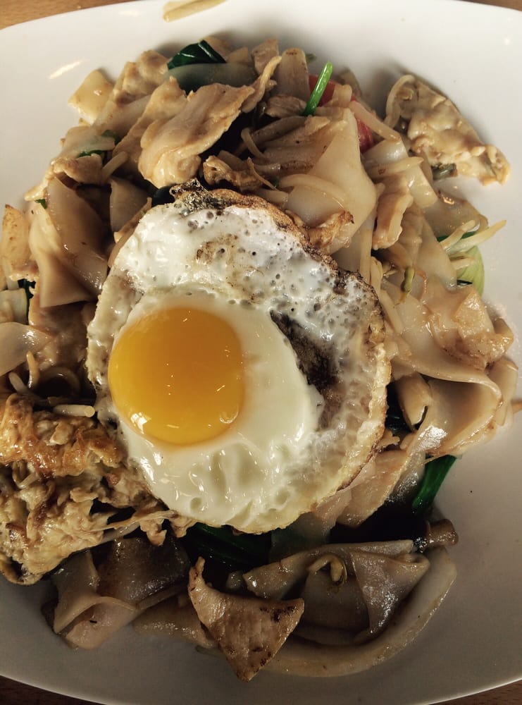 Basil Beef Flat Noodle