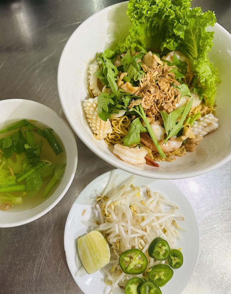 Dried Seafood Egg Noodles