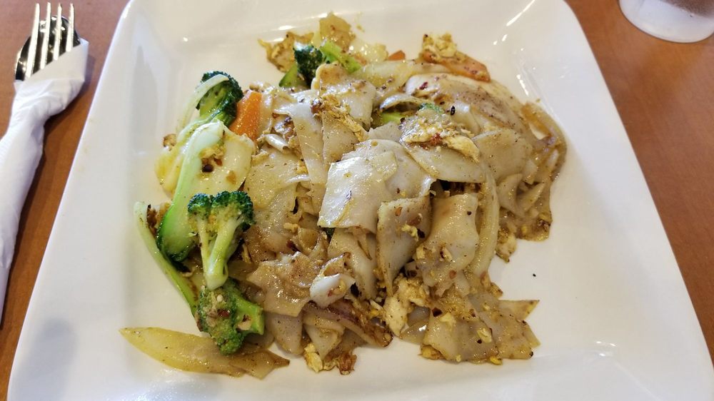 Seafood Stir Fried Flat Noodles