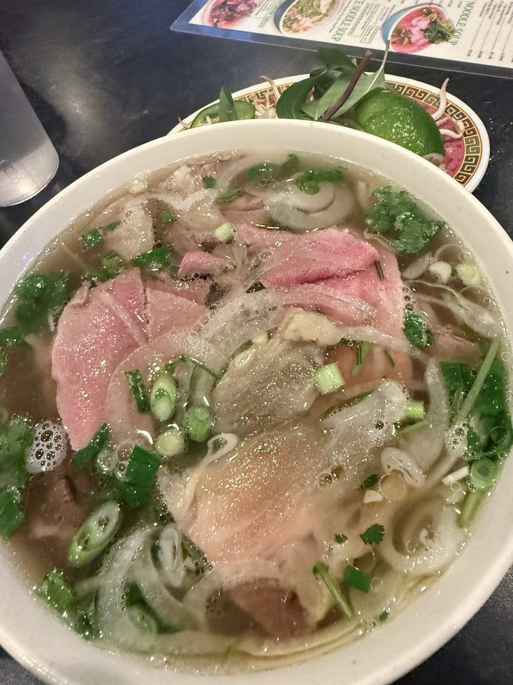 Phở Đặc Biệt/ Combination Beef Rice Noodle Soup