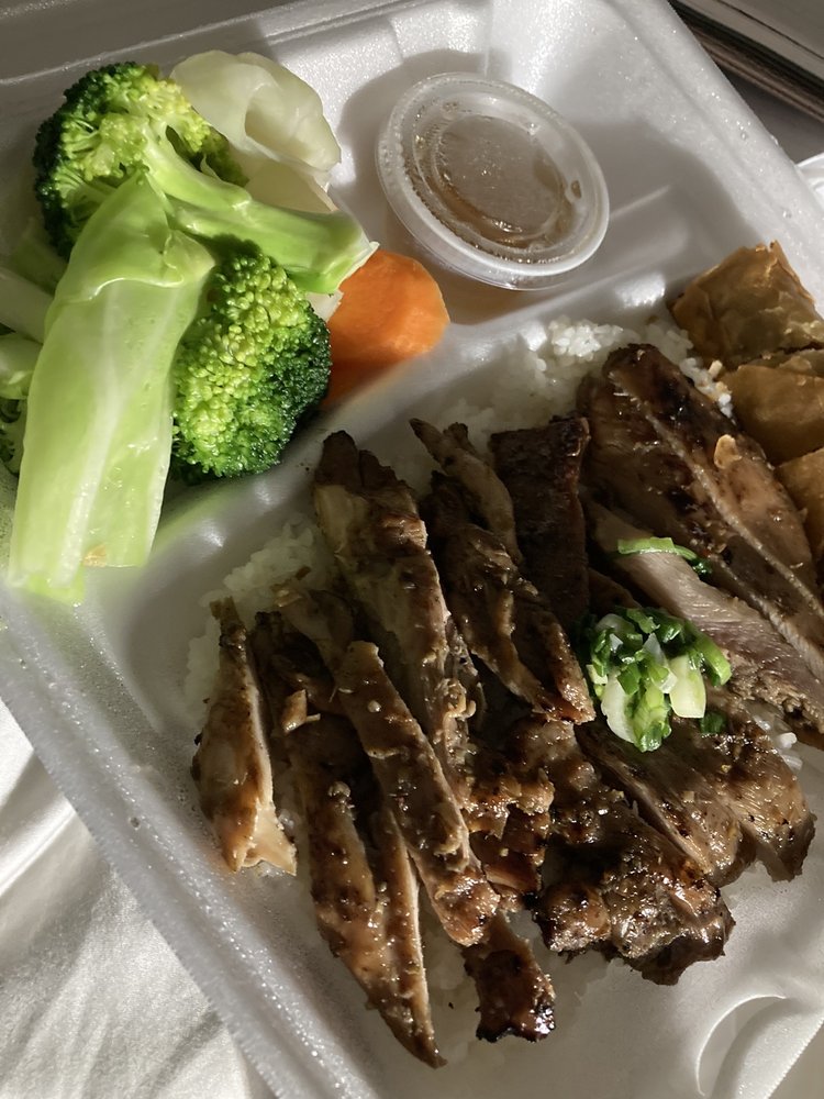 Lemongrass Chicken Over Rice Stick Noodle & Vegetables / Bán Gà Nướng Sở