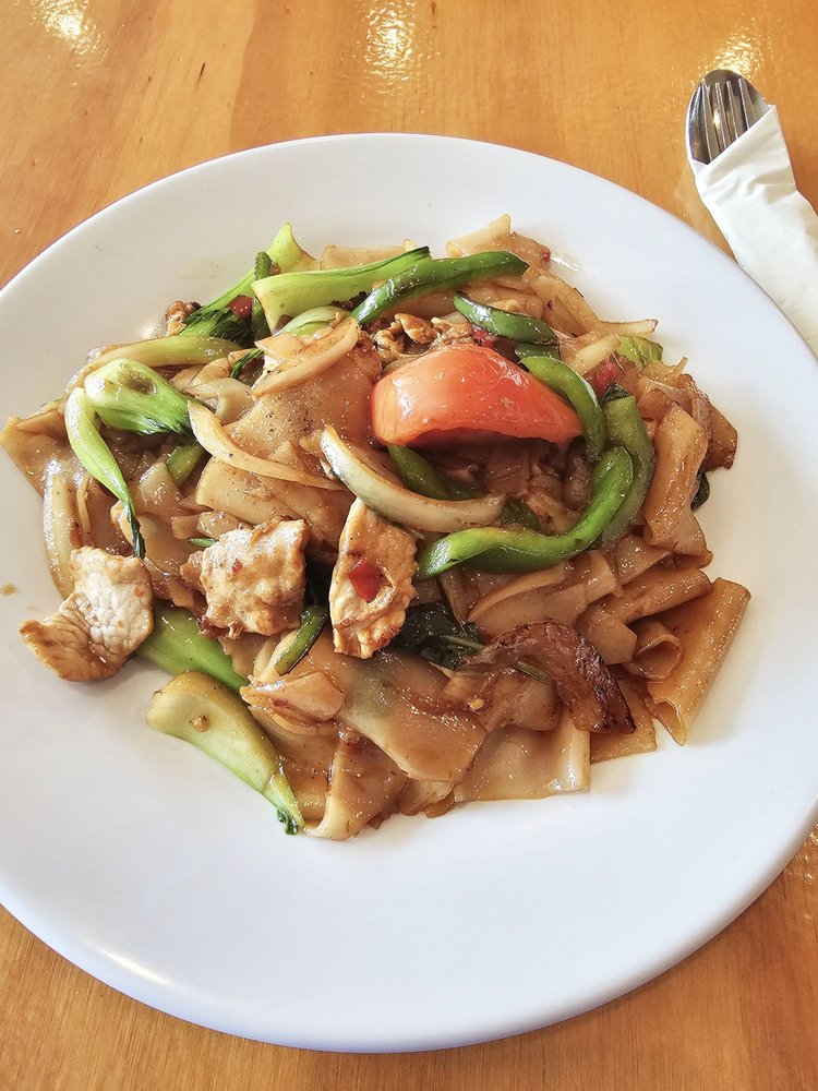 Drunken Noodles With Deep Fried Fish Fillet