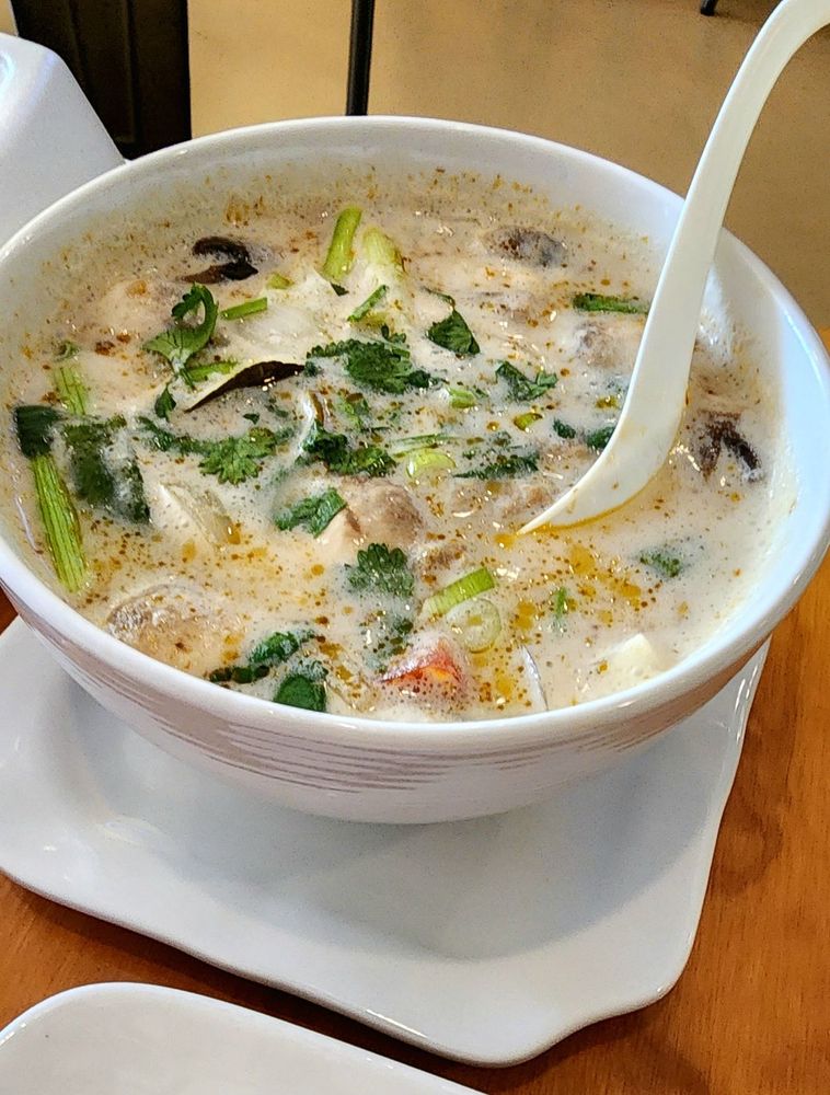 Tom Kha