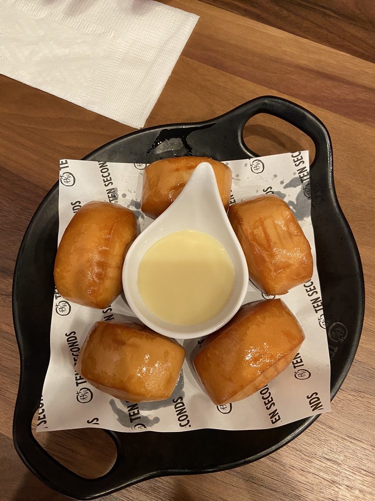 Fried Bun W. Condensed Milk 奶香黄金小馒头