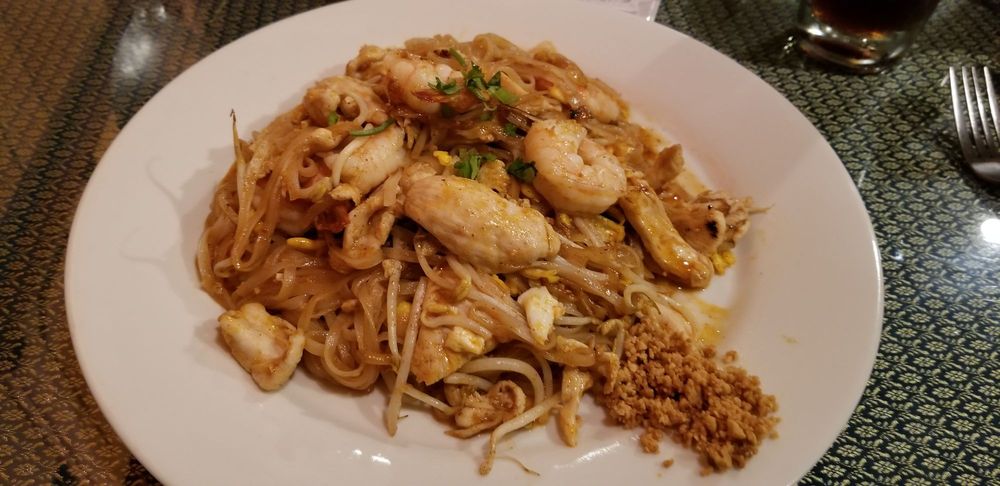 Pad Woonsen Chicken and Shrimp