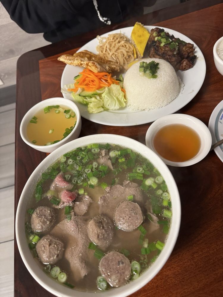 Phở Tái Bò Viên