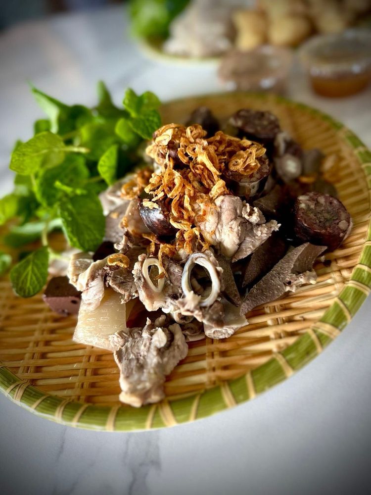 Dĩa Lòng | Side Dish of Combination Pork Intestine