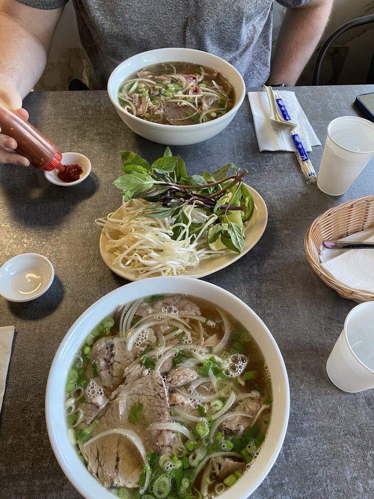 Rare Steak & Tendon / Phở Tái, Gân