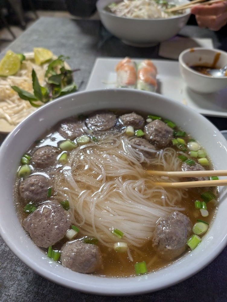 Special Combo Pho with Meatball / Phở Đặc Biệt & Bò Viên