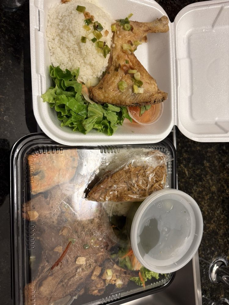 Com Ga Tang Khi Mua 2 Phan Hu Tieu Promotion 12/1-12/31/2023