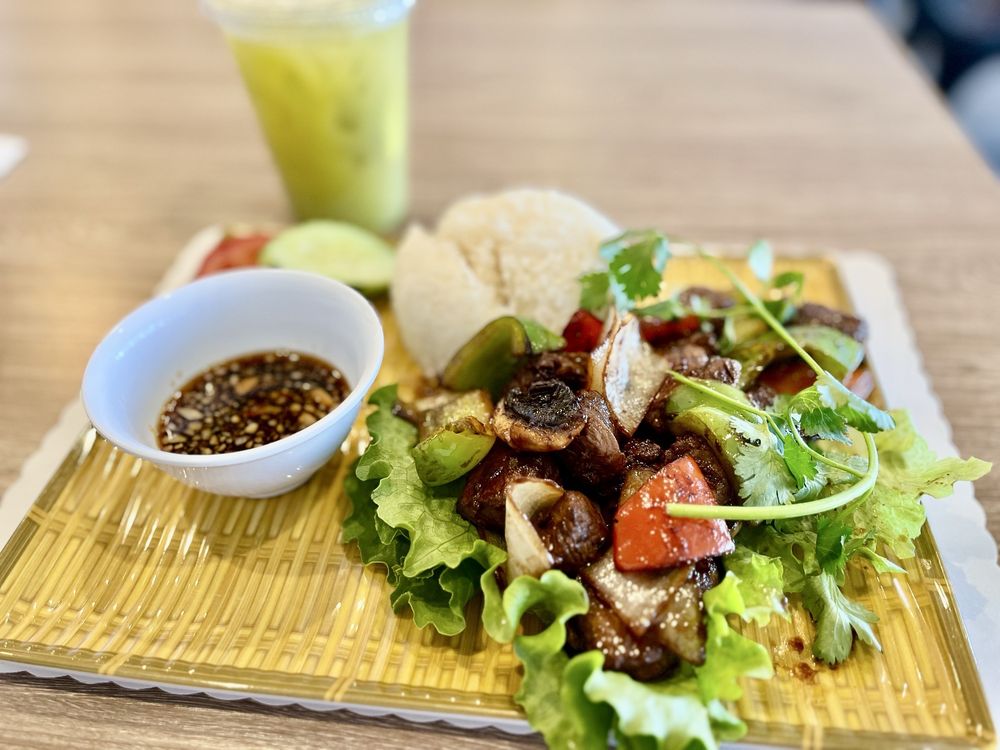 Shaken Beef With Steamed Rice