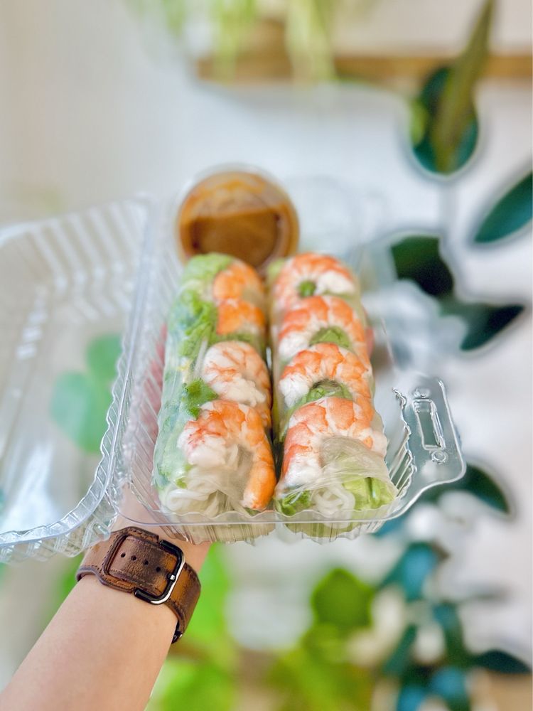 Two Pieces Shrimp Spring Rolls