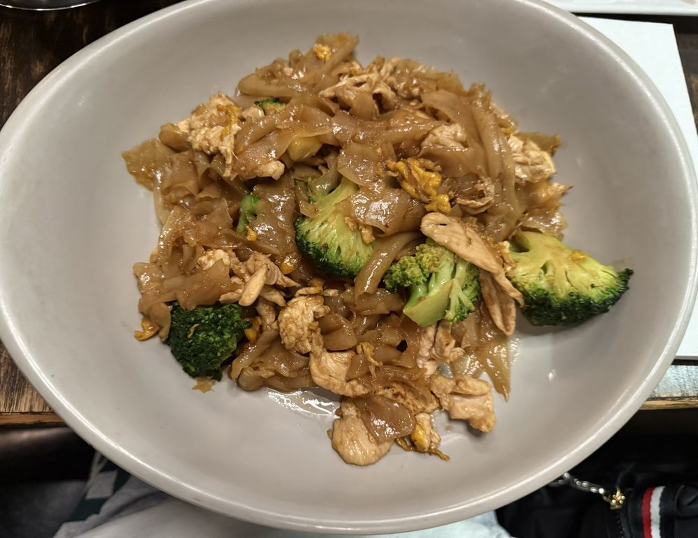 Pad See Ew Lunch